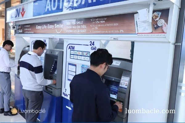 Cách rút tiền từ thẻ ATM BIDV đúng cách và nhanh nhất