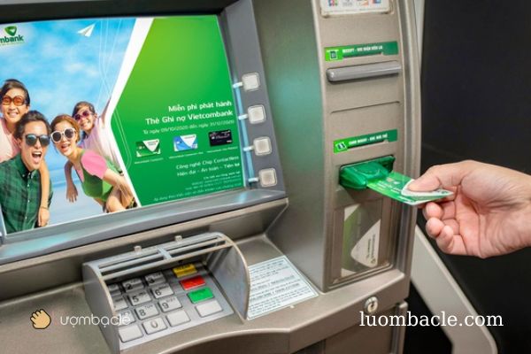 Có thể rút tiền ở cây ATM khác ngân hàng không? Những lưu ý cần biết