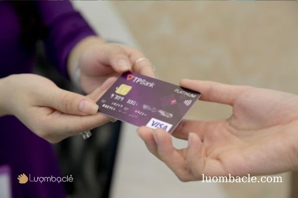Làm thẻ ATM TPBank có mất phí không? Mức phí cụ thể và thời gian nhận thẻ