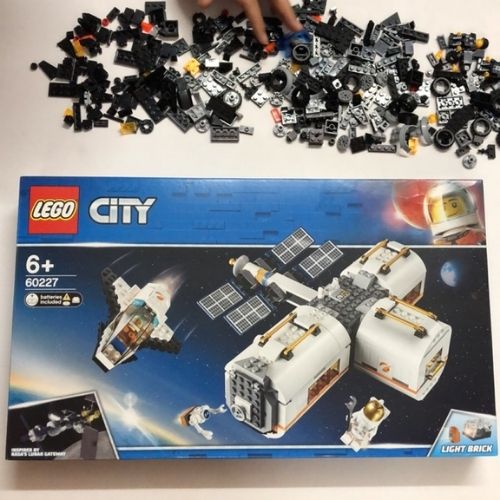 Lego City – Mô hình trạm không gian 60080